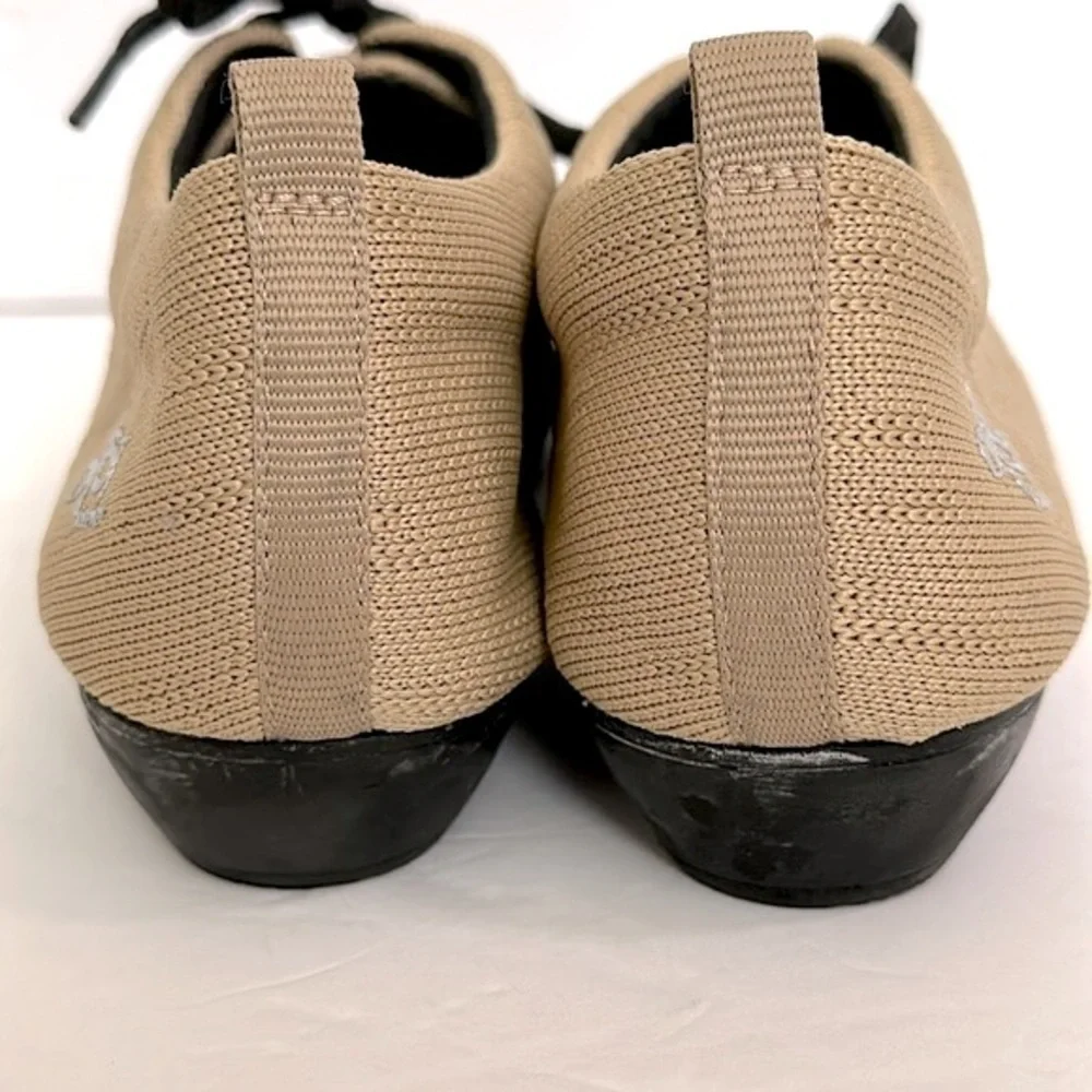 OTBT Wilna Sneaker in camel color Fabric Size 8.5